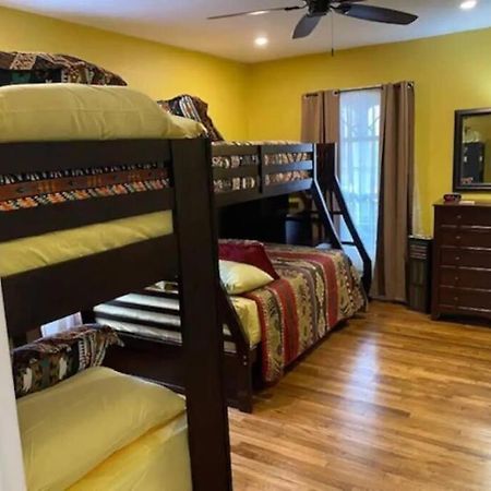 Stockyards!-1 Block Away ! Cowboy Cottage Sleeps 9 Fort Worth Exterior photo