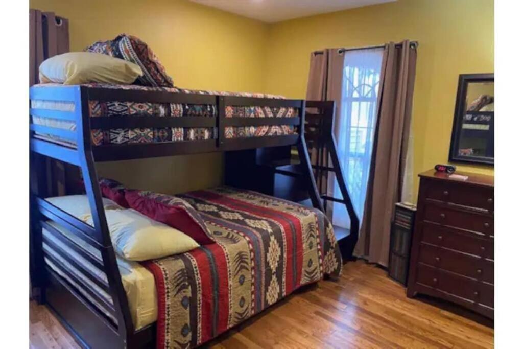 Stockyards!-1 Block Away ! Cowboy Cottage Sleeps 9 Fort Worth Exterior photo
