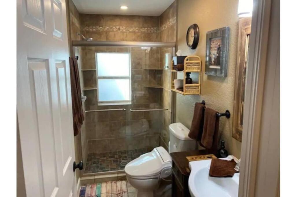 Stockyards!-1 Block Away ! Cowboy Cottage Sleeps 9 Fort Worth Exterior photo