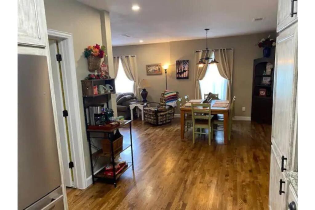 Stockyards!-1 Block Away ! Cowboy Cottage Sleeps 9 Fort Worth Exterior photo