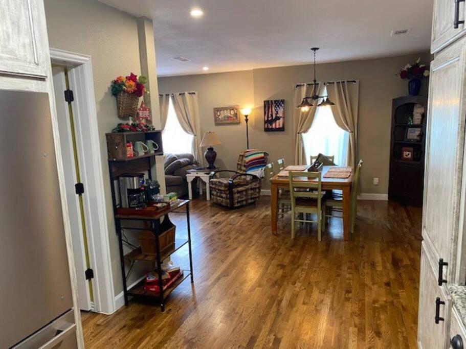 Stockyards!-1 Block Away ! Cowboy Cottage Sleeps 9 Fort Worth Exterior photo